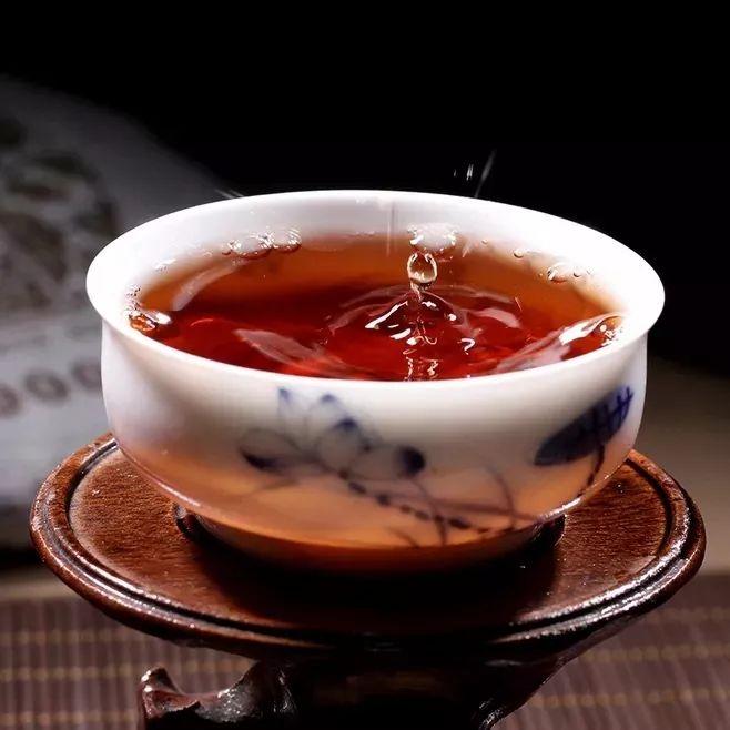 探索茶的神奇功效，降低血压和血脂的茶类选择
