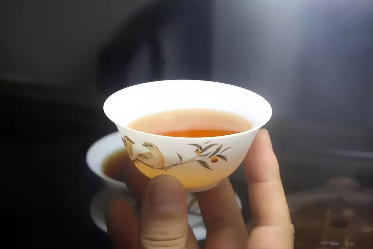 探索茶的奥妙，哪些茶有助于降低高血压？